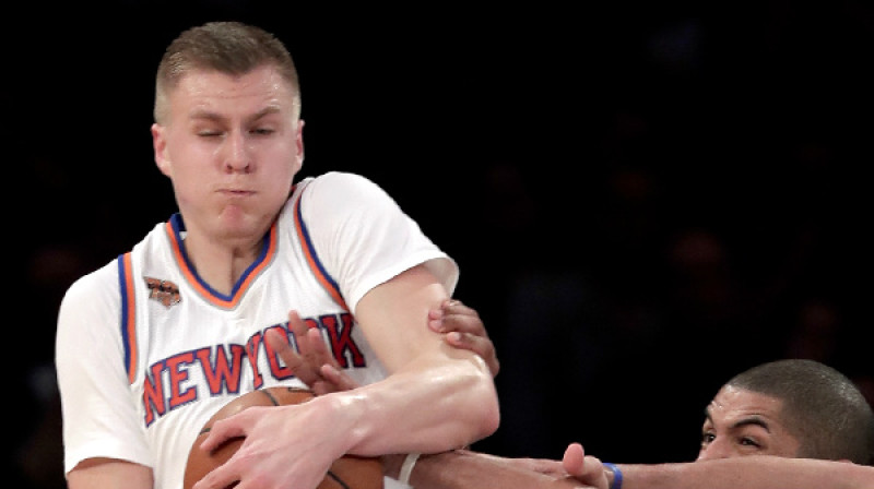 Kristaps Porziņģis ar bumbu
Foto: AP/Scanpix