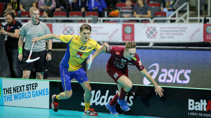 Rolands Kovaļevskis guva mūsu izlases pirmos vārtus turnīrā
Foto: IFF Floorball
