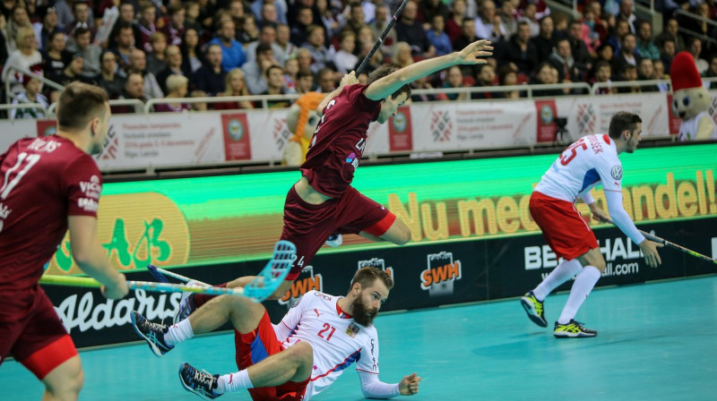 Pret čehiem šoreiz par uzvaru neizdevās pacīnīties
Foto: Ritvars Raits, IFF Floorball