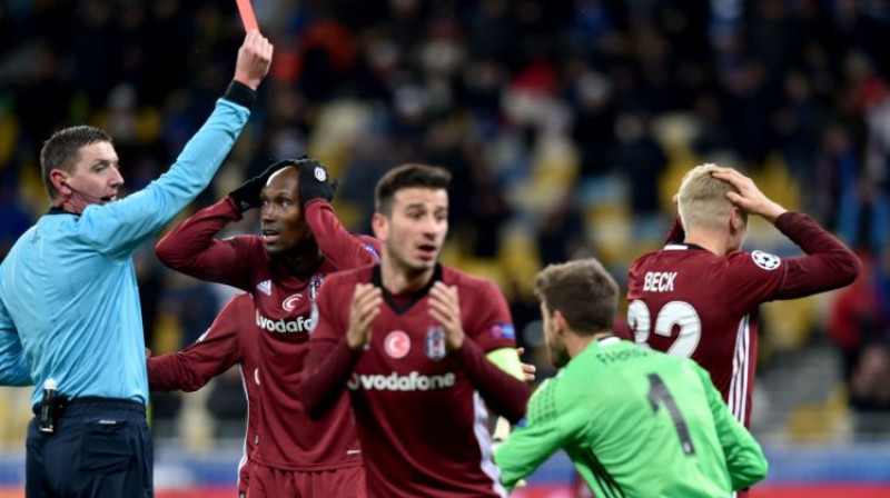 "Besiktas" spēlētāji pēc pirmā noraidījuma
Foto: AFP/Scanpix