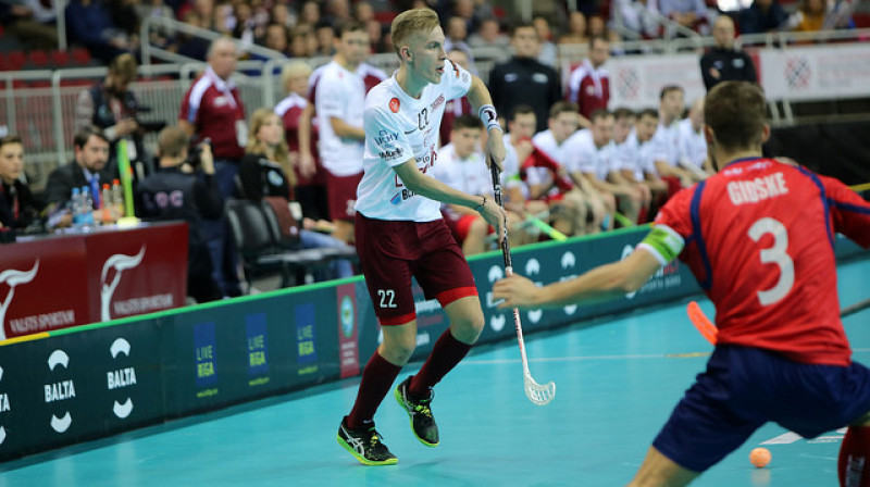 Viens no aktīvākajiem Latvijas izlasē bija jaunais Pēteris Trekše
Foto: IFF Floorball