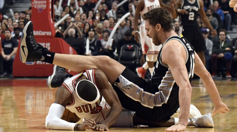 Reižons Rondo un Pau Gazols
Foto: AP/Scanpix