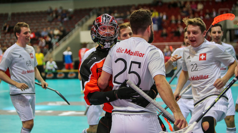 Šveices izlase līksmo pēc pirmā vārtu guvuma
Foto: Ritvars Raits, IFF Floorball