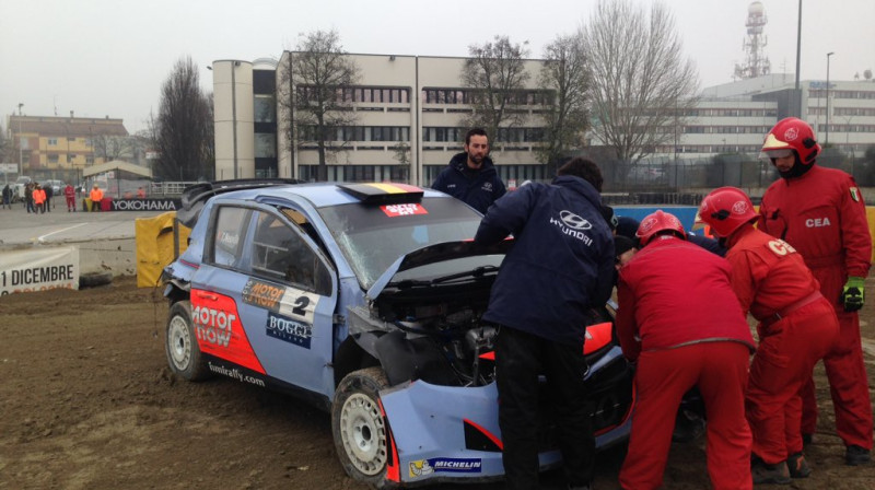 Noivila auto pēc avārijas. 
Foto: @ricbocelli