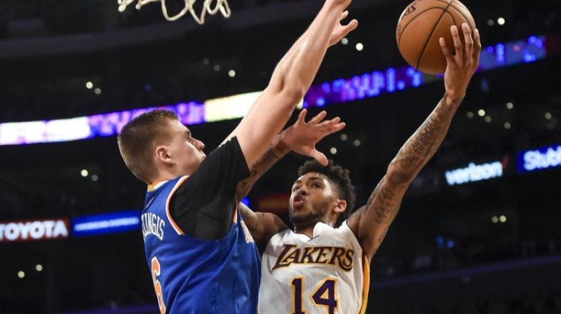 Kristaps Porziņģis pret "Lakers"
Foto: AP/Scanpix