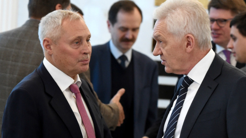 Juris Savickis un KHL direktoru padomes priekšsēdētājs Genādijs Timčenko
Foto: KHL