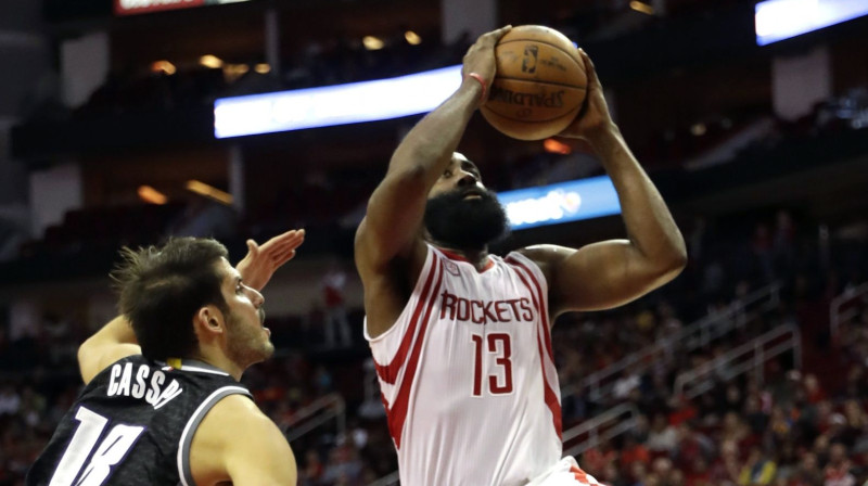 Džeimss Hārdens raksta "Rockets" vēsturi: 14 "triple-double"
Foto: AP/Scanpix