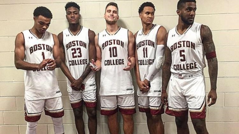 Ervīns Mežnieks ar komandas biedriem
Foto: Boston College