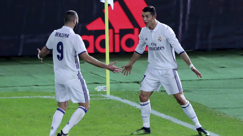 Karims Benzemā un Krištianu Ronaldu
Foto: AP/Scanpix