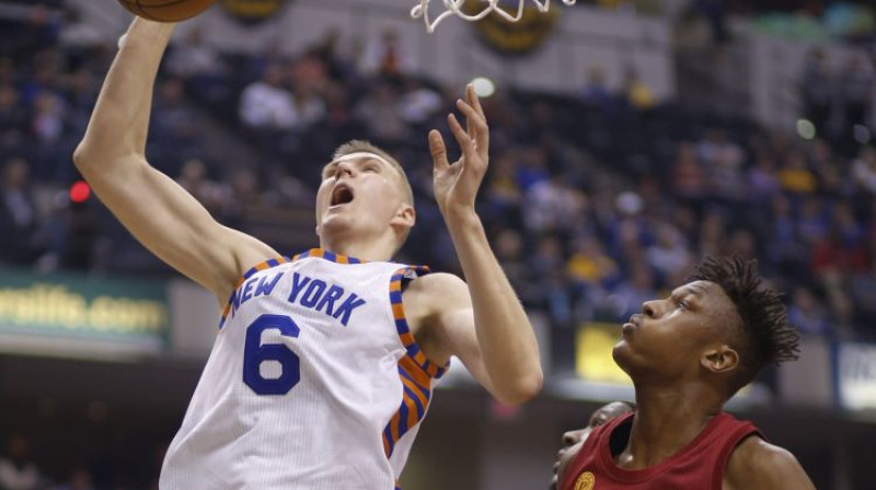 Kristaps Porziņģis pret Mailzu Tērneru pagājušajā sezonā
Foto: AP/Scanpix