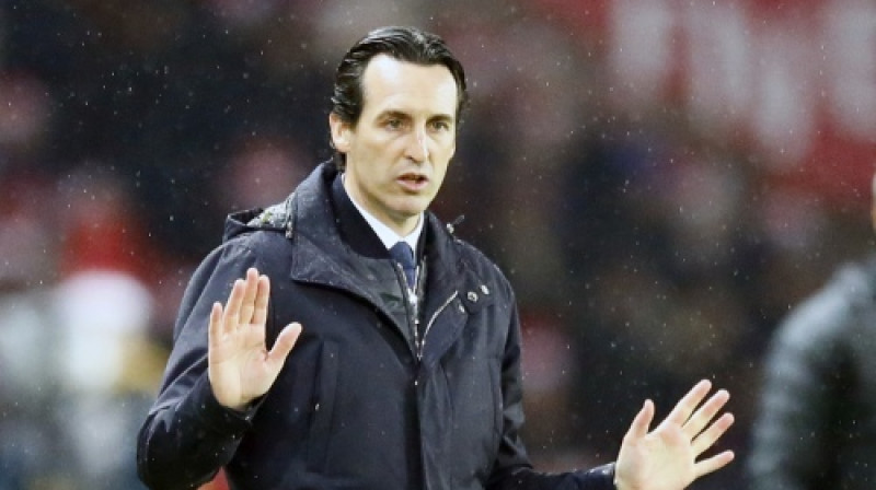 Francijas mediji pēc pēdējām neveiksmēm jau baumoja, ka PSG sporta direkts Patriks Kluiverts apsver Unaja Emerija nomainīšanu ar savu kādreizējo treneri Luī van Gālu
Foto: AP/Scanpix