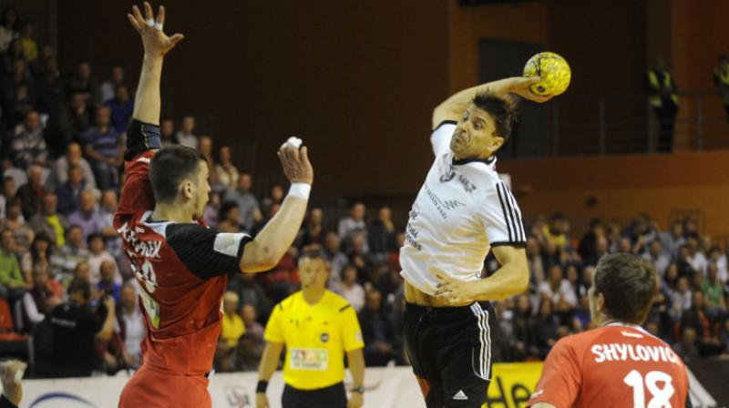 Māris Veršakovs spēlē pret Baltkrieviju
Foto: Romāns Kokšarovs/F64