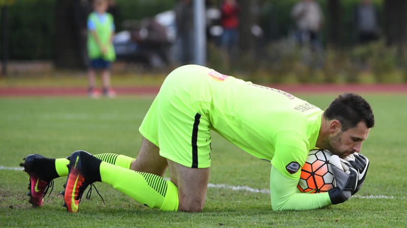 "Jelgavas" vārtsargs Kaspars Ikstens
Foto: Romāns Kokšarovs, f64
