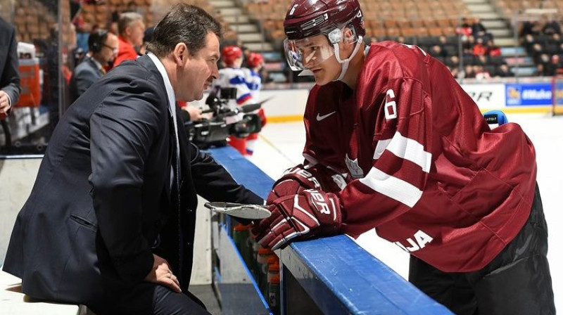 Ēriks Miļuns un Eduards Tralmaks
Foto: IIHF
