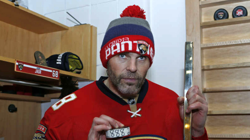 Jaromīrs Jāgrs ar vēsturisko ripu
Foto: Joel Auerbach / GettyImages, NHL