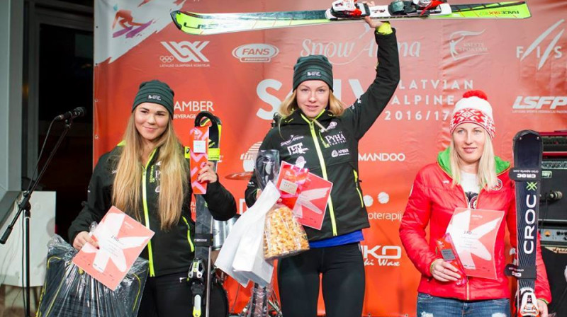 L.Gasūna (vidū). Foto: Infoski.lv, E.Lukšo
