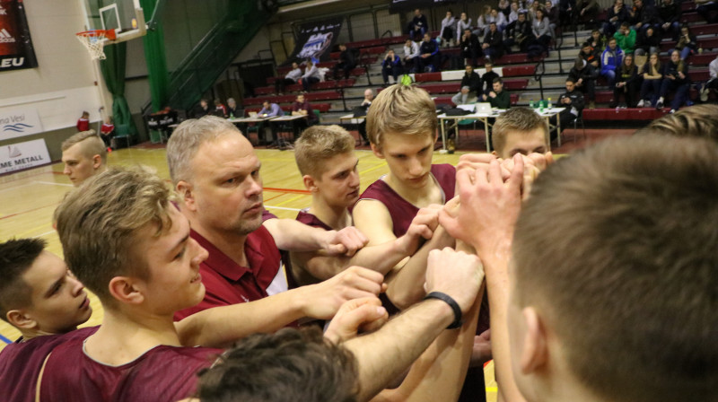 U18 izlase: īstai komandai vēl jātop.
Foto: Gints Jankovskis (Pēda Latvijā)
