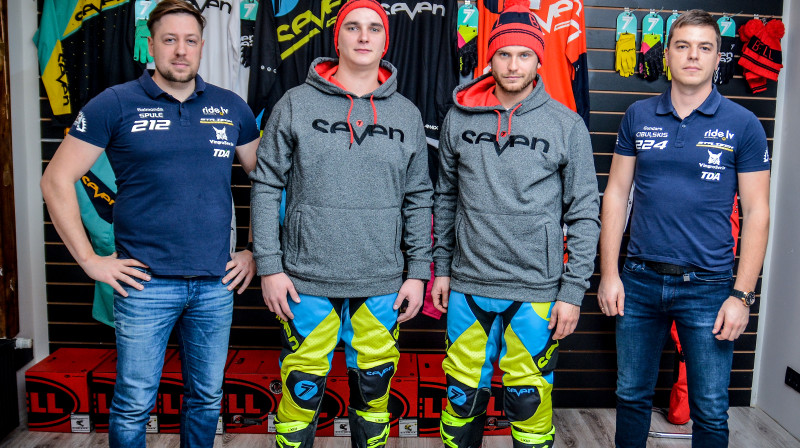 Attēlā: ''S.C. moto''
No kreisās: Raimonds Spule, Andris Štendenbergs, Toms Macuks, Gundars Cibuļskis
Foto: Toms Paipals