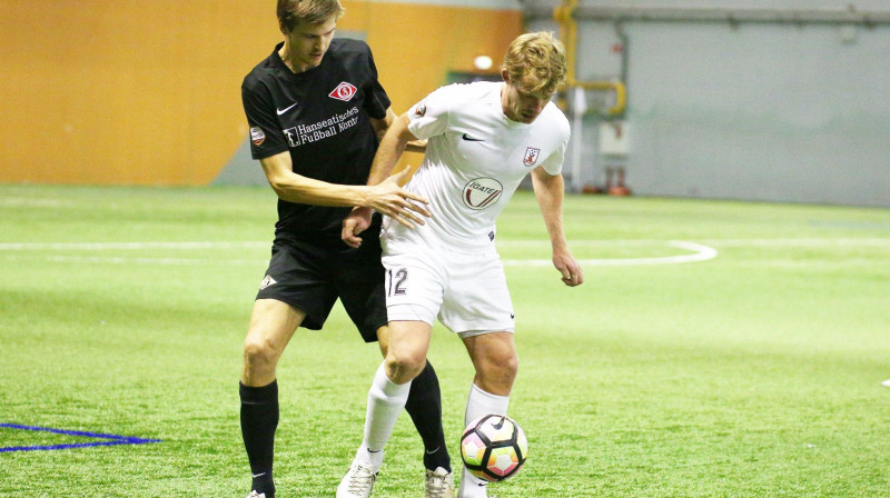 Centra aizsargs Elvis Stuglis darbībā
Foto: Nora Krevneva