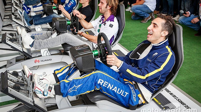 Formula E pilots Sebastjēns Buemī simulatorā
Foto: motorsport.com