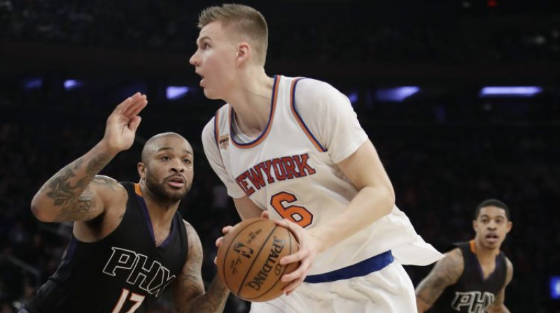 Kristaps Porziņģis spēlē pret "Suns"
Foto: AP/Scanpix