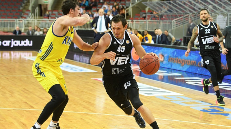 Jānis Blūms: 27 punkti zaudējumā pret Himkiem
Foto: Romāns Kokšarovs