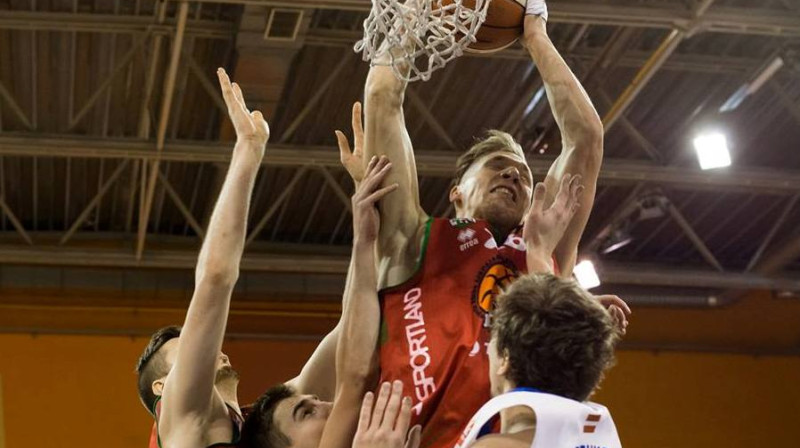 Artjoms Butjankovs cīņā zem groza
Foto: Māris Greidāns/Latvijas Universitāte