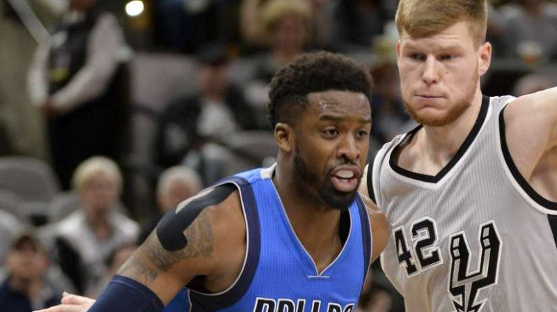 Dāvis Bertāns pret Vesliju Metjūzu
Foto: Edward A.Ornelas/San Antonio Express-News