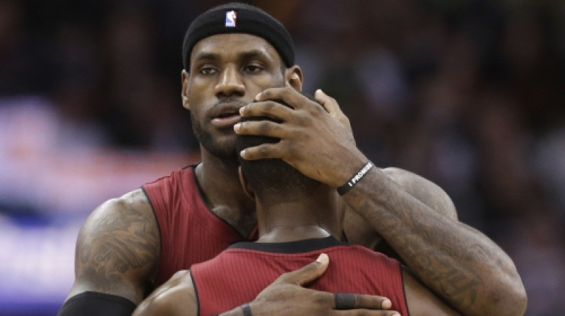 Lebrons Džeimss un Mario Čalmerss
Foto: AP/Scanpix
