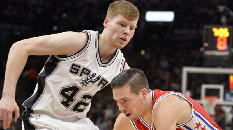 Dāvis Bertāns pret Niku Stausku
Foto: Tom Reel/San Antonio Express-News