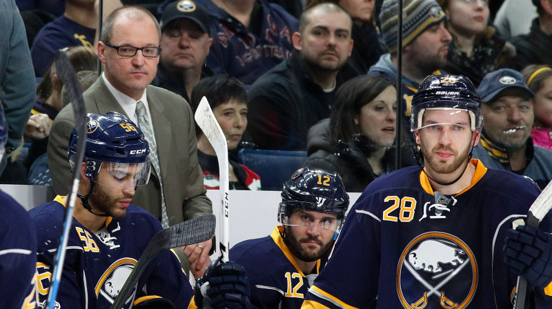 Dens Bailsma un Zemgus Girgensons. Foto: Sipa USA/Scanpix