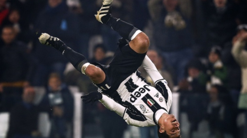 Ernaness atzīmē vārtu guvumu
Foto: AFP/Scanpix