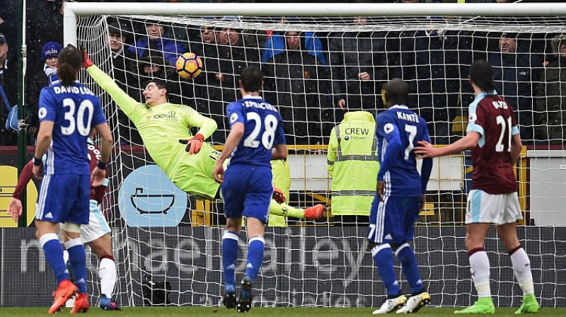 Tibo Kurtuā nebija spējīgs glābt fantastisku Robija Breidija sitienu
Foto: AFP/Scanpix