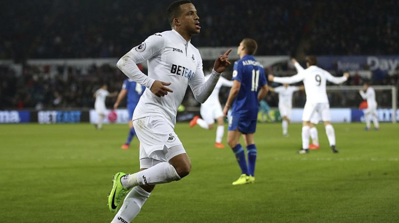 Martins Olsons atzīmē vārtu guvumu
Foto: AP/Scanpix