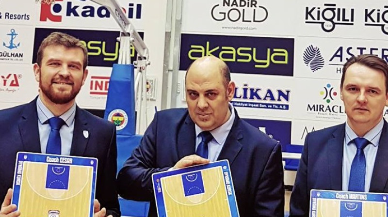 Sēzars Ruperess, Lukass Mondelo un Mārtiņš Zībarts 2016. gada 30. novembrī pēc uzvaras izbraukumā pār "Fenerbahce"
Foto: Dynamo Kursk