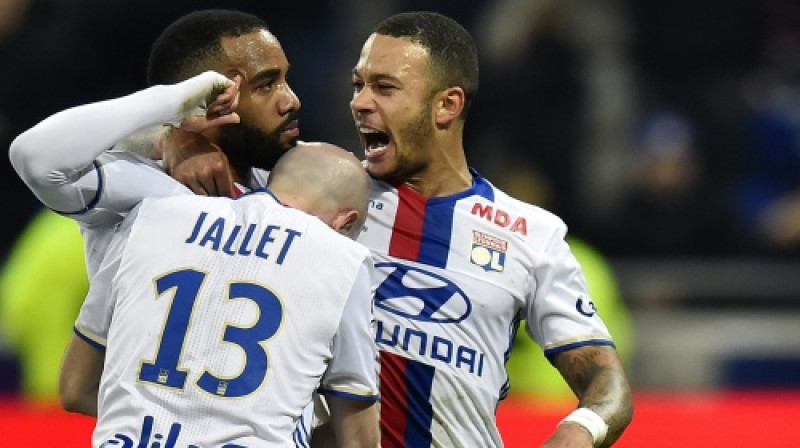 Aleksandrs Lakazets uzvaras vārtu guvumu velta bijušajam Lionas bombardierim Lisandro Lopesam, kurš šajā nedēļas nogalē iedzīvojās savainojumā
Foto: AFP/Scanpix