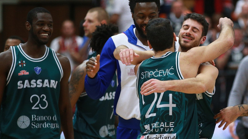 "Sassari" basketbolisti pēc izcīnītās uzvaras
Foto: FIBA Europe