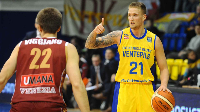 Džefs Vidžiano un Aigars Šķēle 
Foto: bkventspils.lv