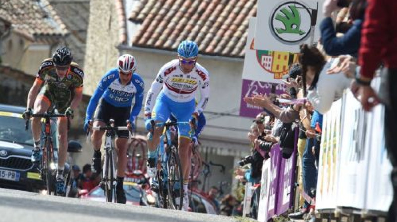 Gatis Smukulis (pa labi) atrāvienā.
Foto: Delko Marseille Provence KTM komandas arhīvs