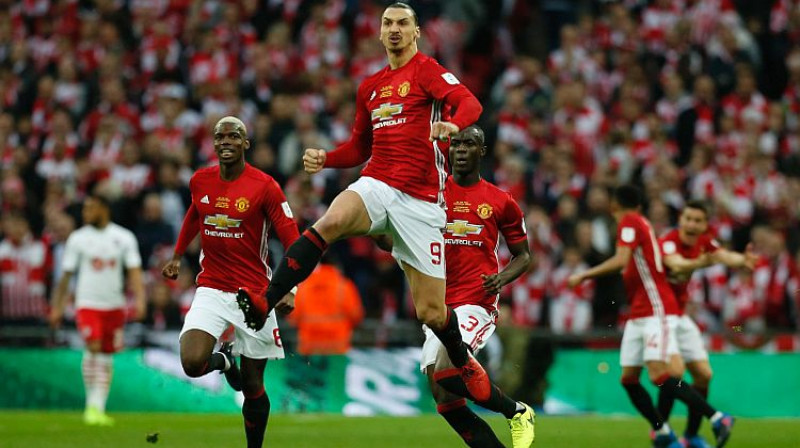 Zlatans Ibrahīmovičs spēles izskaņā izrāva uzvaru
Foto: AFP/Scanpix