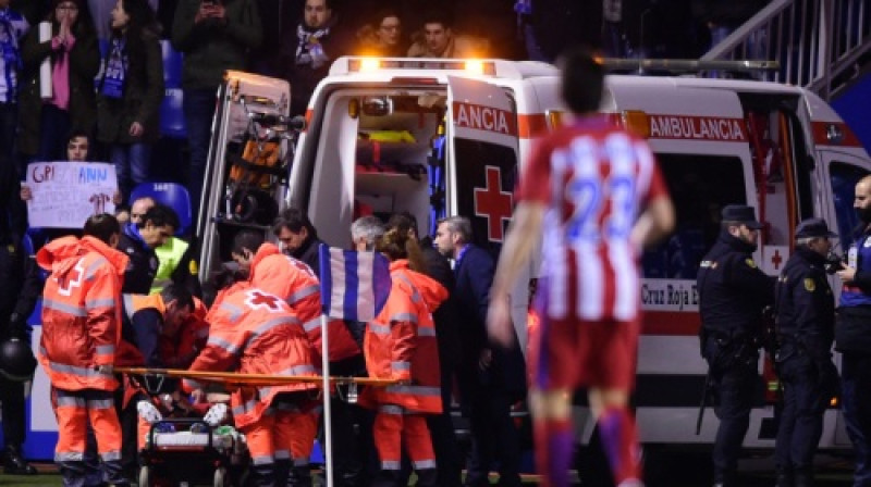 Fernando Torress tiek nogādāts slimnīcā
Foto: AFP/Scanpix