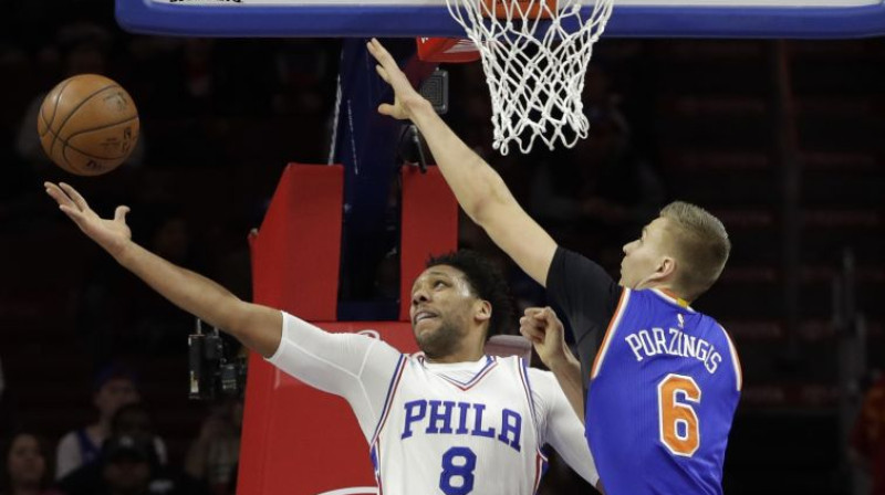 Kristaps Porziņģis kavē Džalila Okafora metienu
Foto: AP/Scanpix
