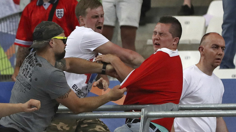 Krievijas fani "Euro 2016" laikā uzbruka angļu līdzjutējiem 
Foto: AP/Scanpix