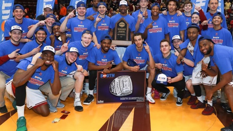 "Winthrop" basketbolisti ar "Big South" čempionu kausu
Foto: Winthrop