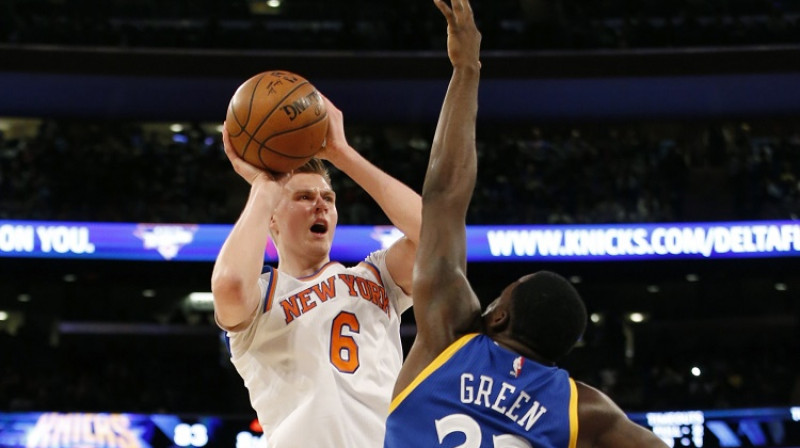 Kristaps Porziņģis cīņā ar Dreimondu Grīnu
Foto: AP/Scanpix