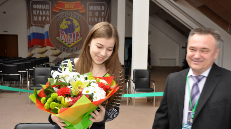 Jeļena Česnokova tiek sveikta Sieviešu dienā
Foto: ufa17.fmjd.org