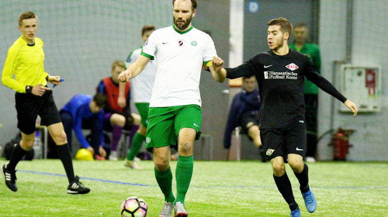 Jevgeņijs Kozlovs pret Gati Kalniņu
Foto: synottipvirsliga.lv