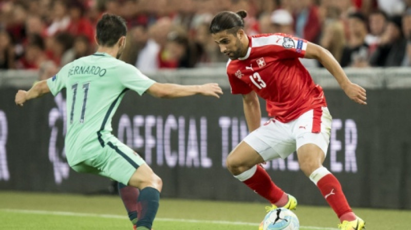 Rikardo Rodrigess pret Bernardu Silvu
Foto: AP/Scanpix