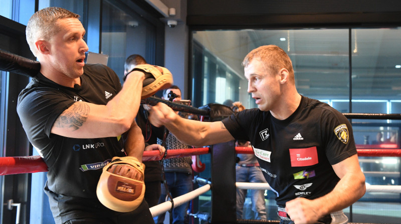 Mairis Briedis un Sandis Kleins
Foto: Romāns Kokšarovs/f64