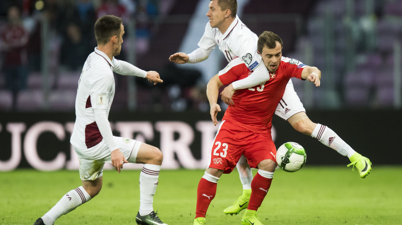 Izlases debitants Aleksandrs Solovjovs cīņā ar Džerdanu Šačiri
Foto: AP/Scanpix